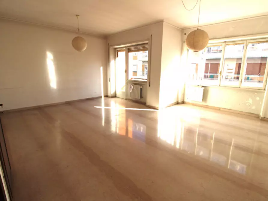 Immagine 4 di Appartamento in vendita  in Via Attilio Friggeri a Roma