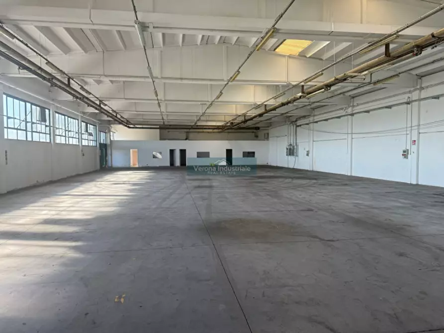 Immagine 2 di Capannone industriale in affitto  in via del lavoro 95 a Bussolengo