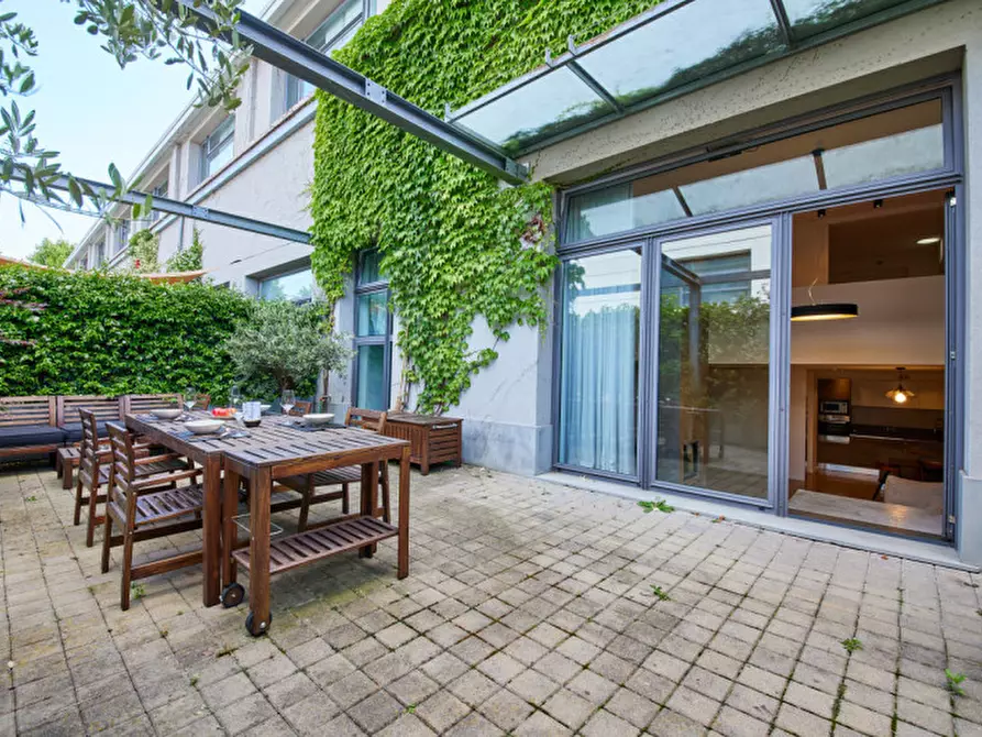 Immagine 1 di Loft/Open space in vendita  in Via Lodovico il Moro 27 a Milano