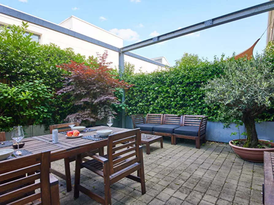 Immagine 3 di Loft/Open space in vendita  in Via Lodovico il Moro 27 a Milano