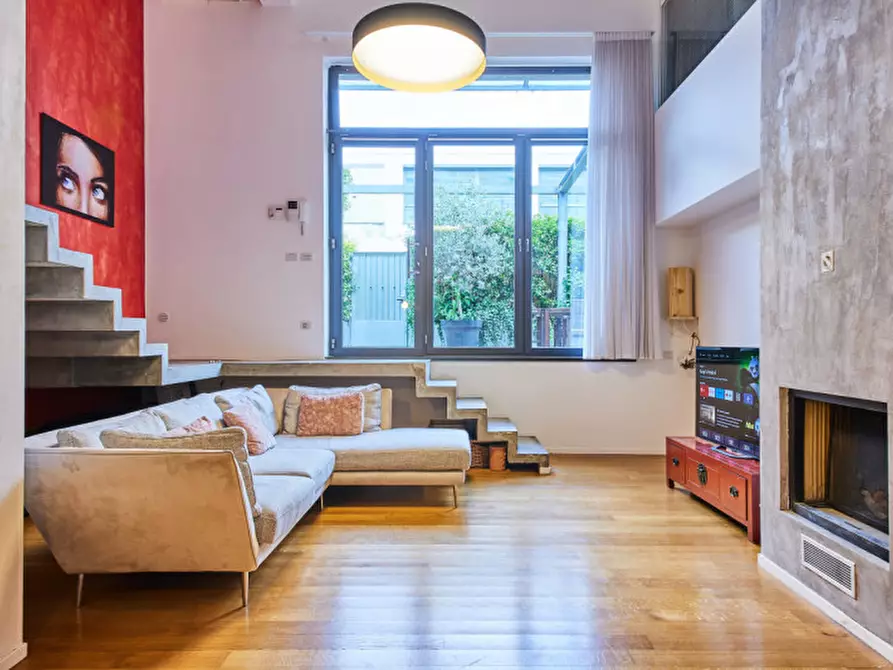 Immagine 5 di Loft/Open space in vendita  in Via Lodovico il Moro 27 a Milano