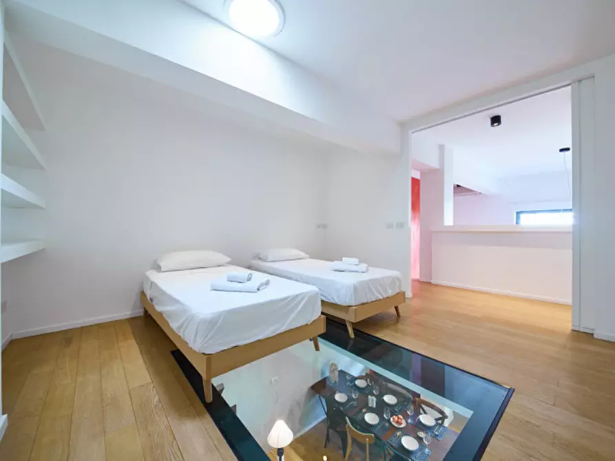 Immagine 25 di Loft/Open space in vendita  in Via Lodovico il Moro 27 a Milano