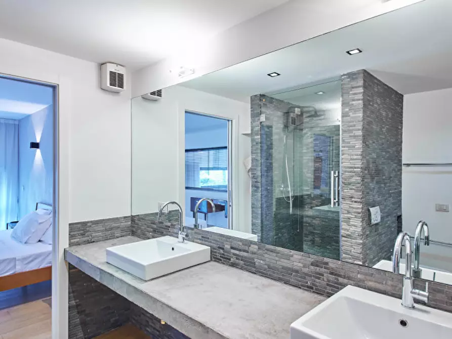 Immagine 29 di Loft/Open space in vendita  in Via Lodovico il Moro 27 a Milano