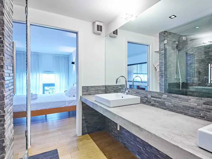 Immagine 30 di Loft/Open space in vendita  in Via Lodovico il Moro 27 a Milano