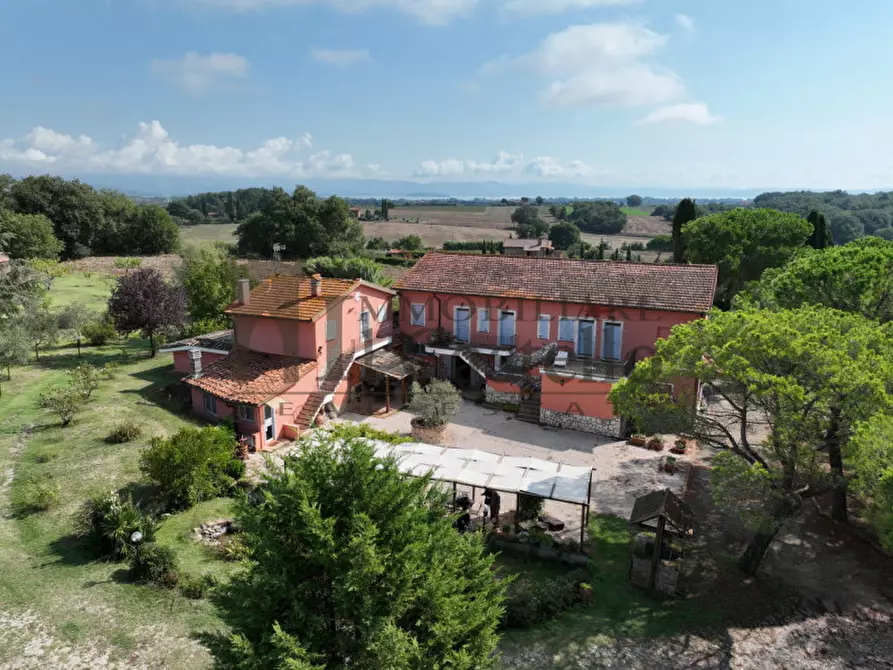 Immagine 1 di Agriturismo in vendita  in Via Nazionale a Castiglione Del Lago