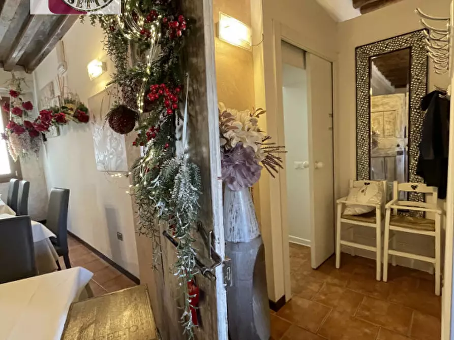 Immagine 2 di Attività commerciale in vendita  in piazza camerini a Piazzola Sul Brenta