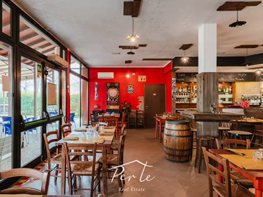 Immagine 2 di Attività commerciale in vendita  in via roma 4 a Schivenoglia