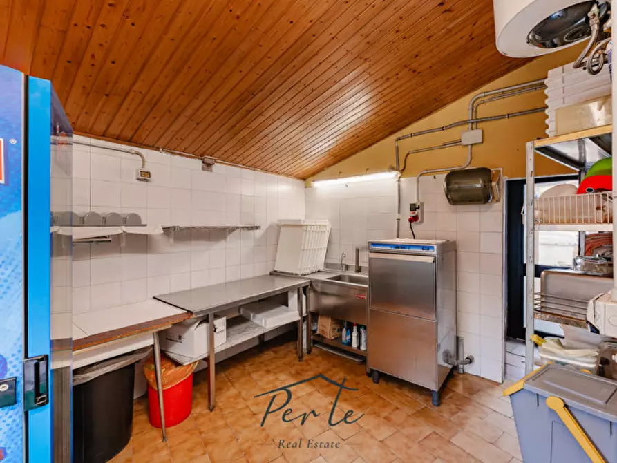 Immagine 13 di Attività commerciale in vendita  in via roma 4 a Schivenoglia