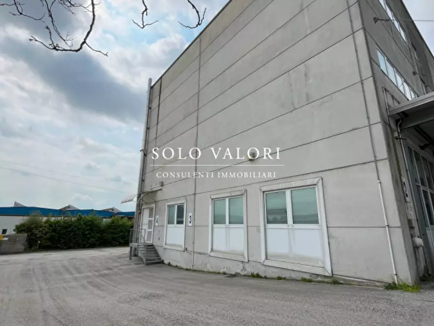 Immagine 2 di Capannone industriale in affitto  a Chiuppano