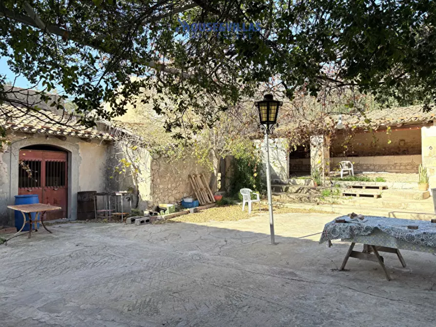 Immagine 15 di Villa in vendita  in contrada petrara a Avola