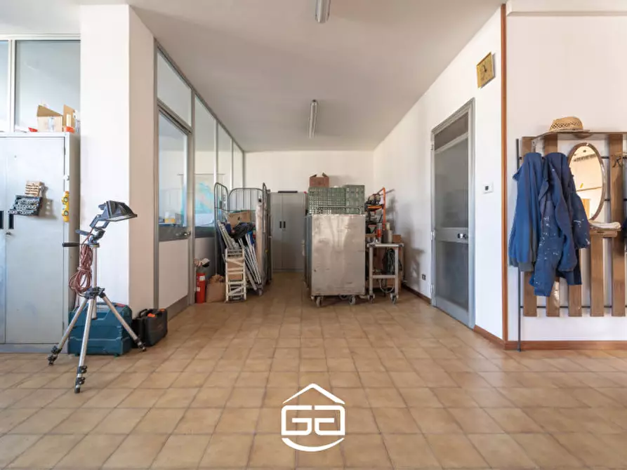 Immagine 31 di Villa in vendita  in Via Granatieri, 1 a Malo