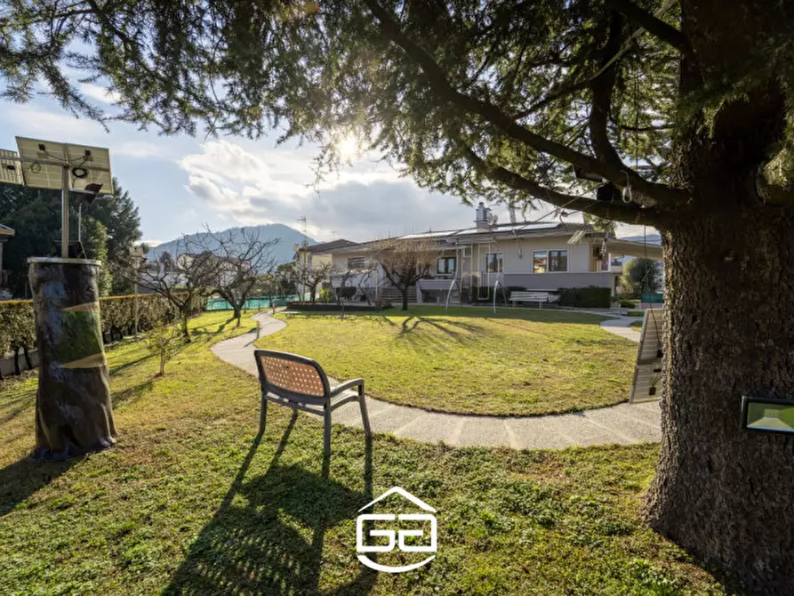 Immagine 38 di Villa in vendita  in Via Granatieri, 1 a Malo