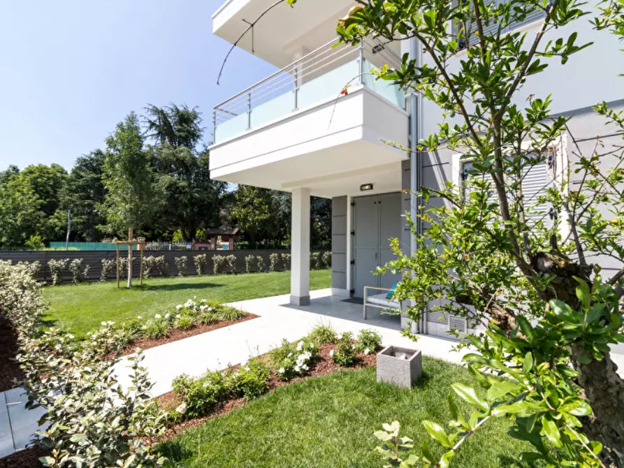 Immagine 1 di Casa trifamiliare in vendita  a Selvazzano Dentro