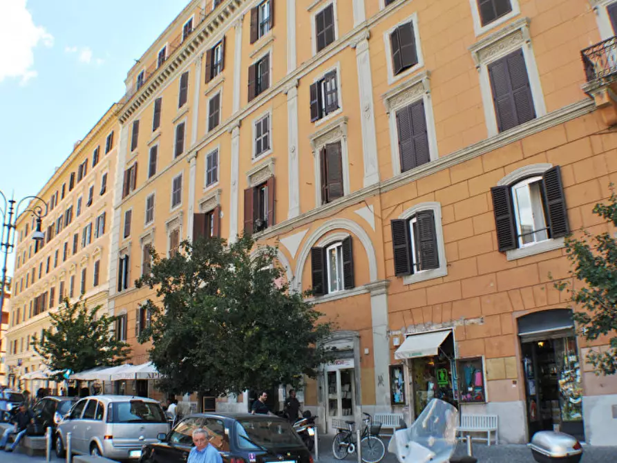 Immagine 1 di Negozio in vendita  in Piazza di San Cosimato a Roma