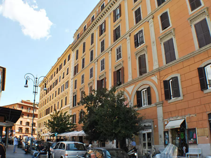 Immagine 5 di Negozio in vendita  in Piazza di San Cosimato a Roma