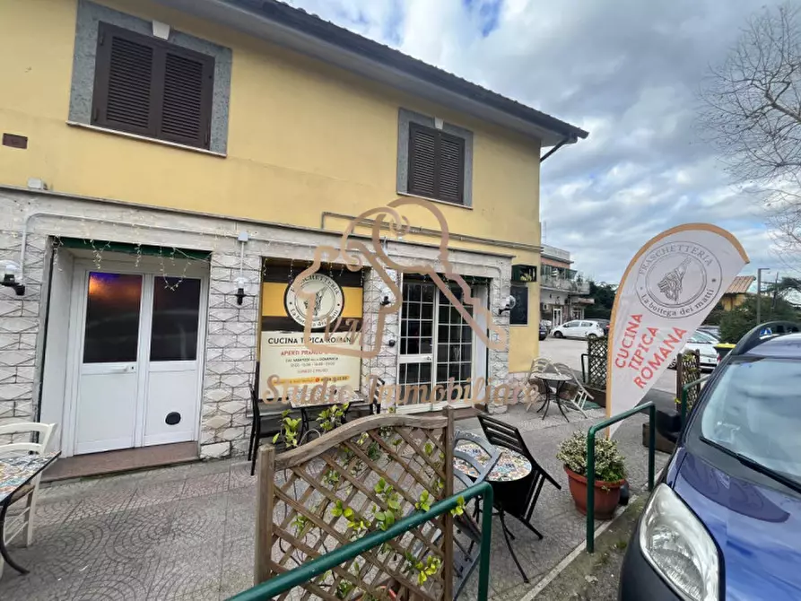 Immagine 1 di Attività commerciale in vendita  in Via Braccianese Claudia 95 a Roma