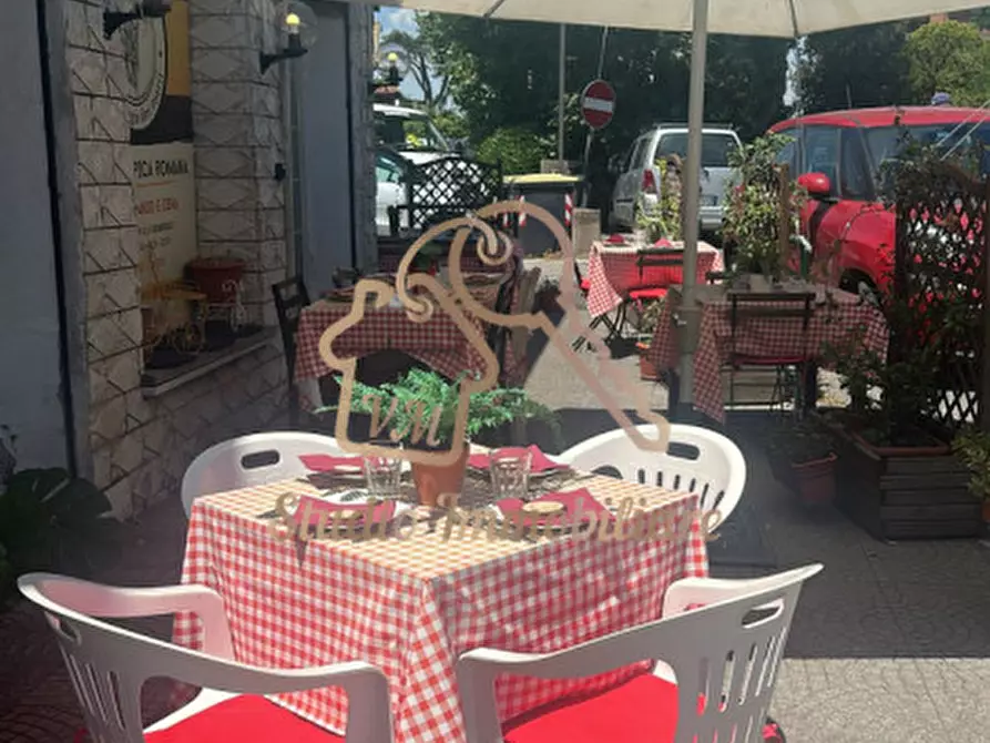Immagine 10 di Attività commerciale in vendita  in Via Braccianese Claudia 95 a Roma