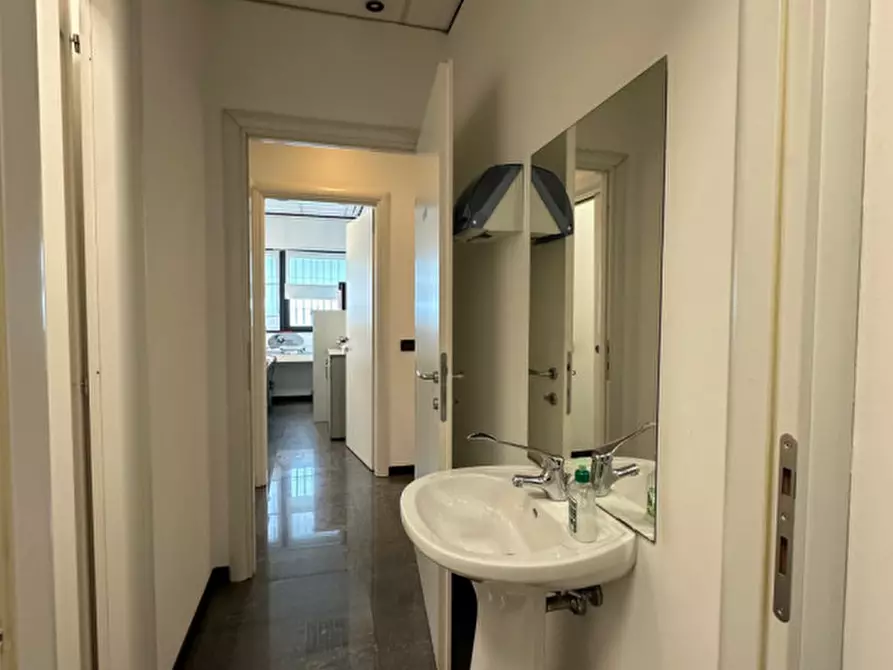 Immagine 13 di Ufficio in affitto  in Via dei Lavoratori a Buccinasco