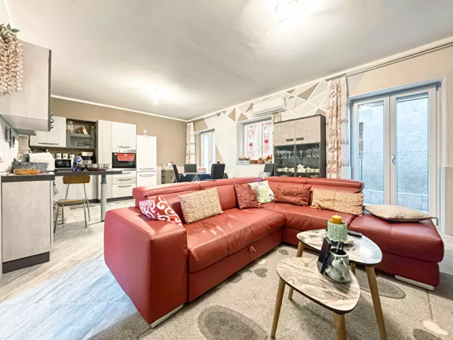 Immagine 1 di Casa indipendente in vendita  in via vittorio veneto n 6 a Cureggio