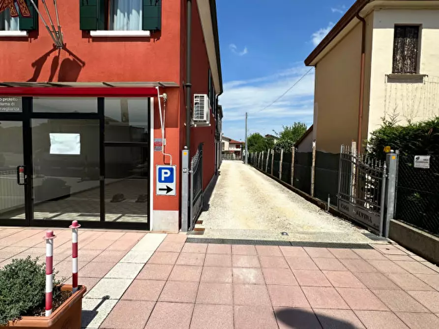 Immagine 1 di Ufficio in affitto  in via nazionale 251 a Mira