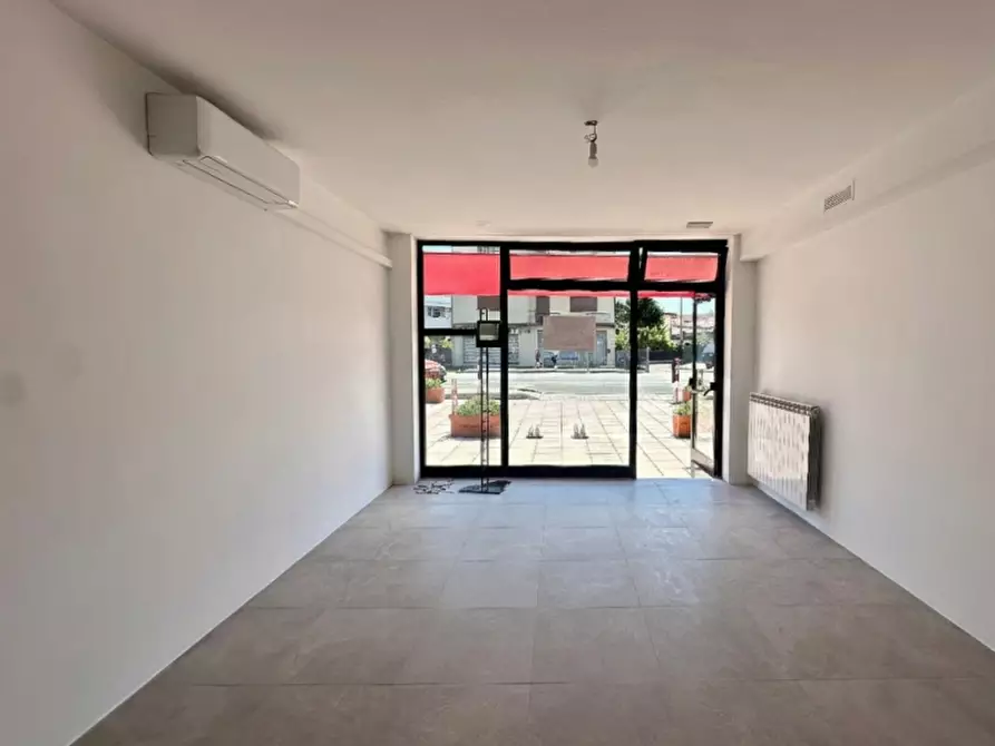 Immagine 7 di Ufficio in affitto  in via nazionale 251 a Mira