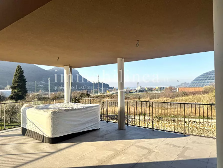 Immagine 1 di Attico in vendita  in via Giare a Garda