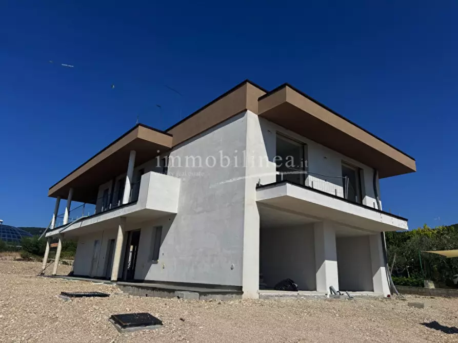 Immagine 2 di Attico in vendita  in via Giare a Garda