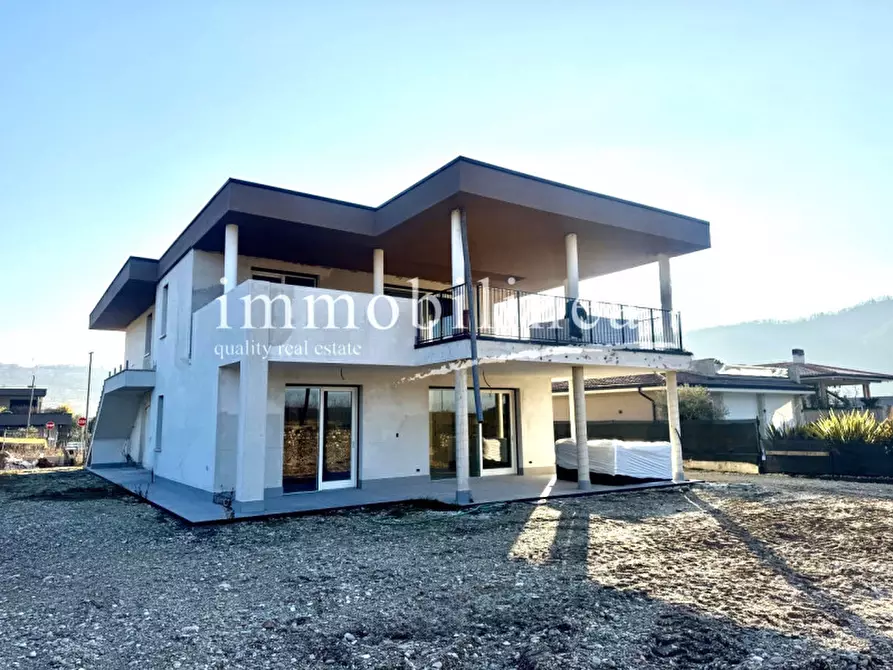 Immagine 12 di Attico in vendita  in via Giare a Garda