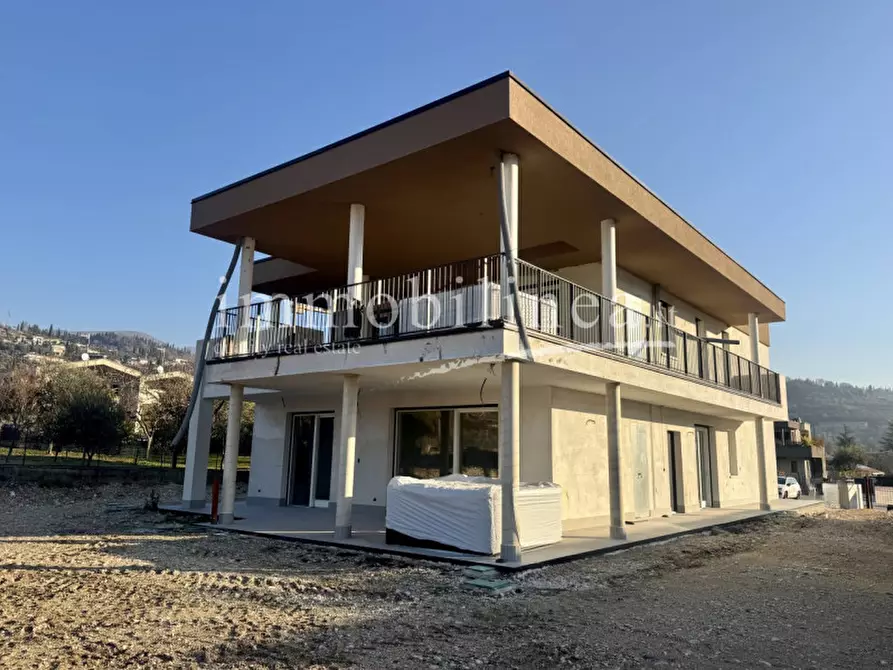 Immagine 16 di Attico in vendita  in via Giare a Garda