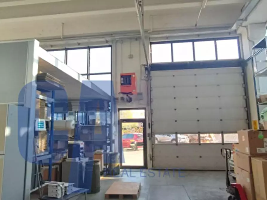 Immagine 1 di Laboratorio in vendita  in VIA IDIOMI a Assago