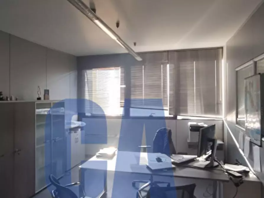 Immagine 10 di Laboratorio in vendita  in VIA IDIOMI a Assago