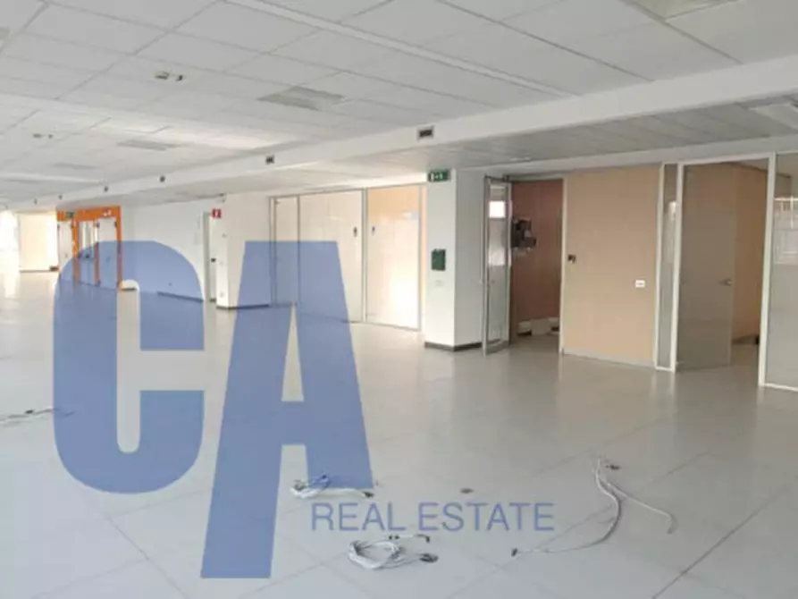 Immagine 4 di Ufficio in affitto  in VIA BUGATTI ETTORE a Milano