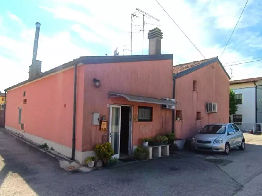 Immagine 6 di Negozio in vendita  in Via Balbi Vallier, N. 23 A-B a Rovigo