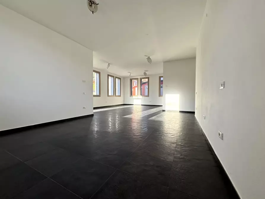 Immagine 1 di Negozio in affitto  in via Roma a Calvene