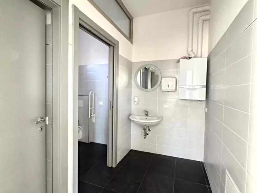 Immagine 7 di Negozio in affitto  in via Roma a Calvene