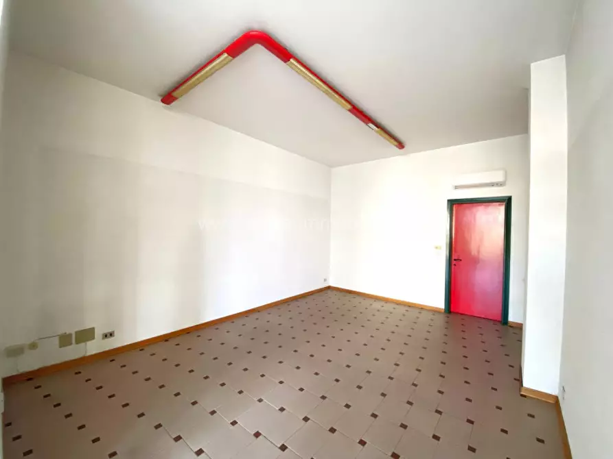 Immagine 7 di Negozio in vendita  in Via Pra a Este