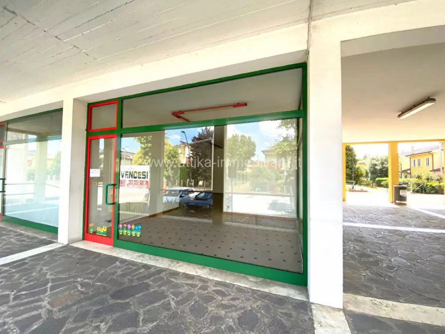 Immagine 1 di Negozio in affitto  in Via Pra' a Este