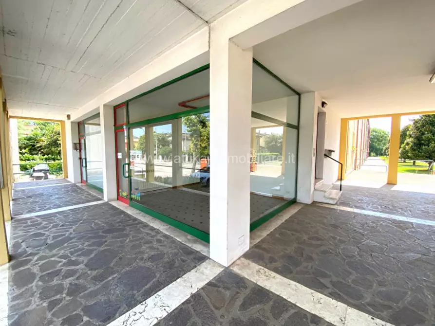 Immagine 2 di Negozio in affitto  in Via Pra' a Este