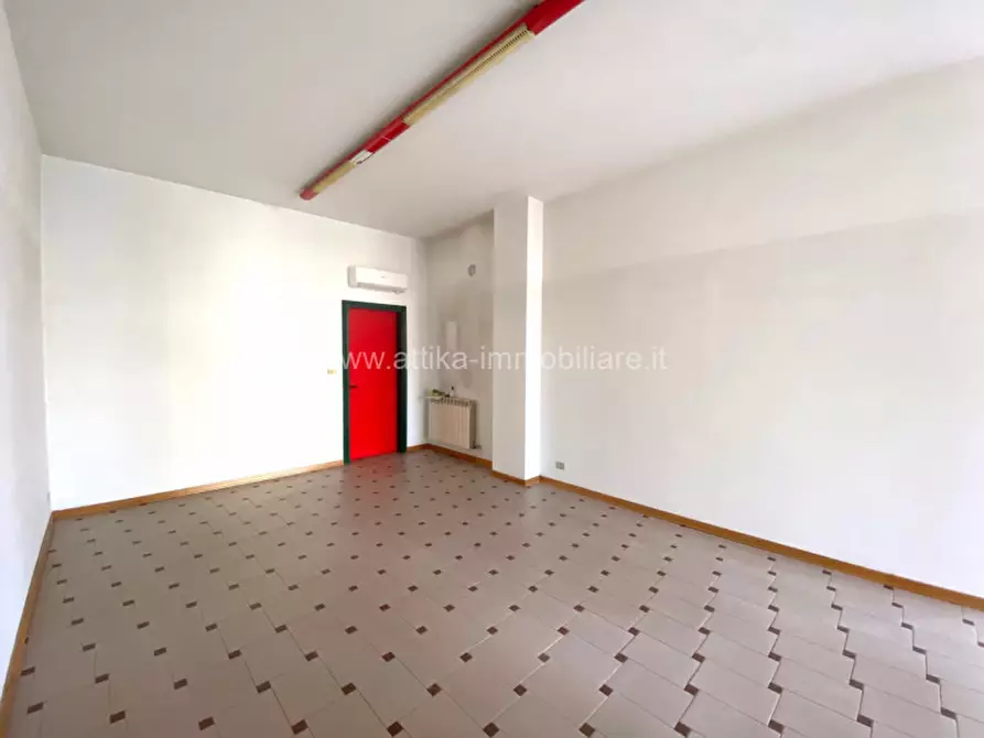 Immagine 7 di Negozio in affitto  in Via Pra' a Este