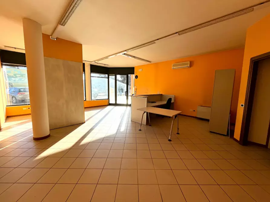 Immagine 3 di Negozio in vendita  in Via Riviera a Nanto