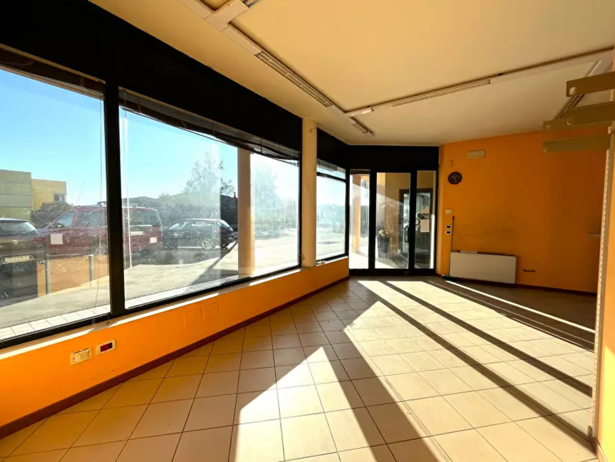 Immagine 4 di Negozio in vendita  in Via Riviera a Nanto