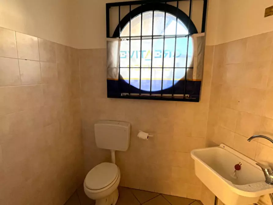 Immagine 5 di Negozio in vendita  in Via Riviera a Nanto