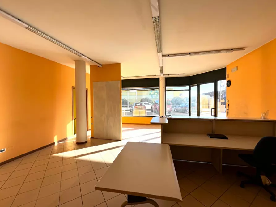 Immagine 6 di Negozio in vendita  in Via Riviera a Nanto