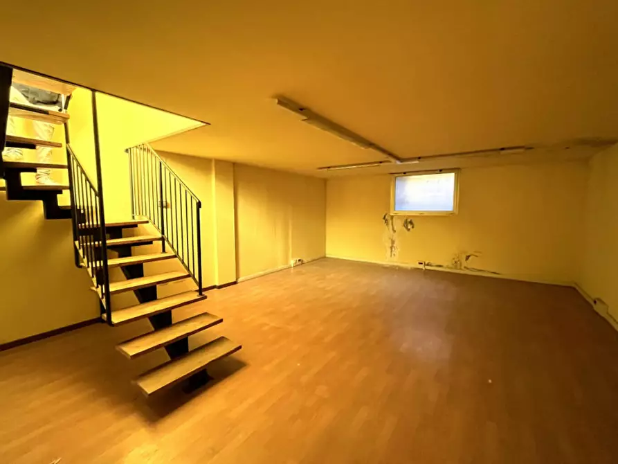 Immagine 7 di Negozio in vendita  in Via Riviera a Nanto