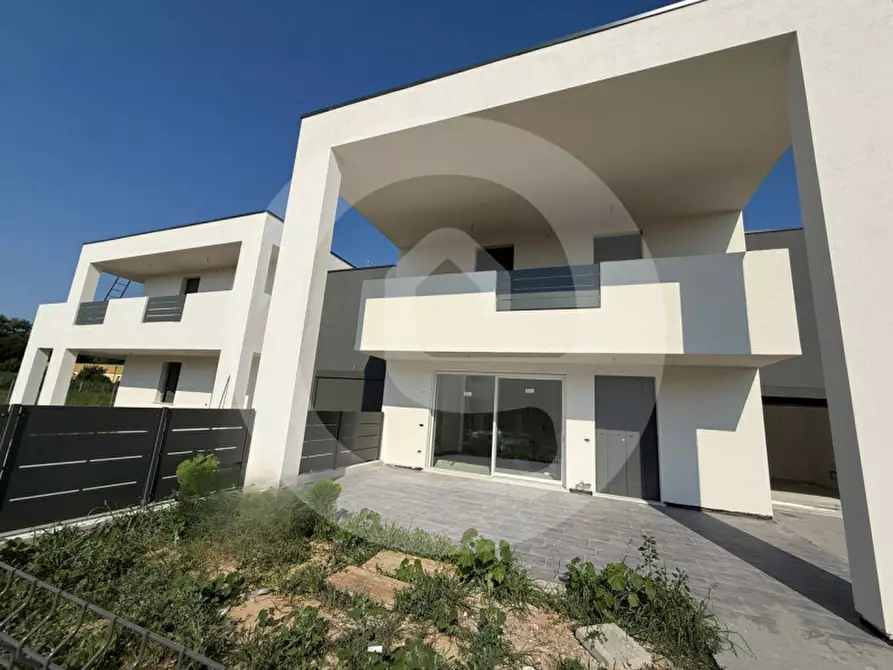 Immagine 3 di Casa trifamiliare in vendita  a Santa Giustina In Colle