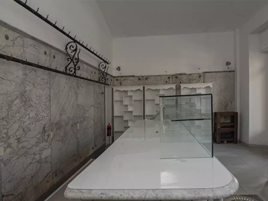 Immagine 9 di Negozio in vendita  in C.so Vinzaglio 33 a Torino