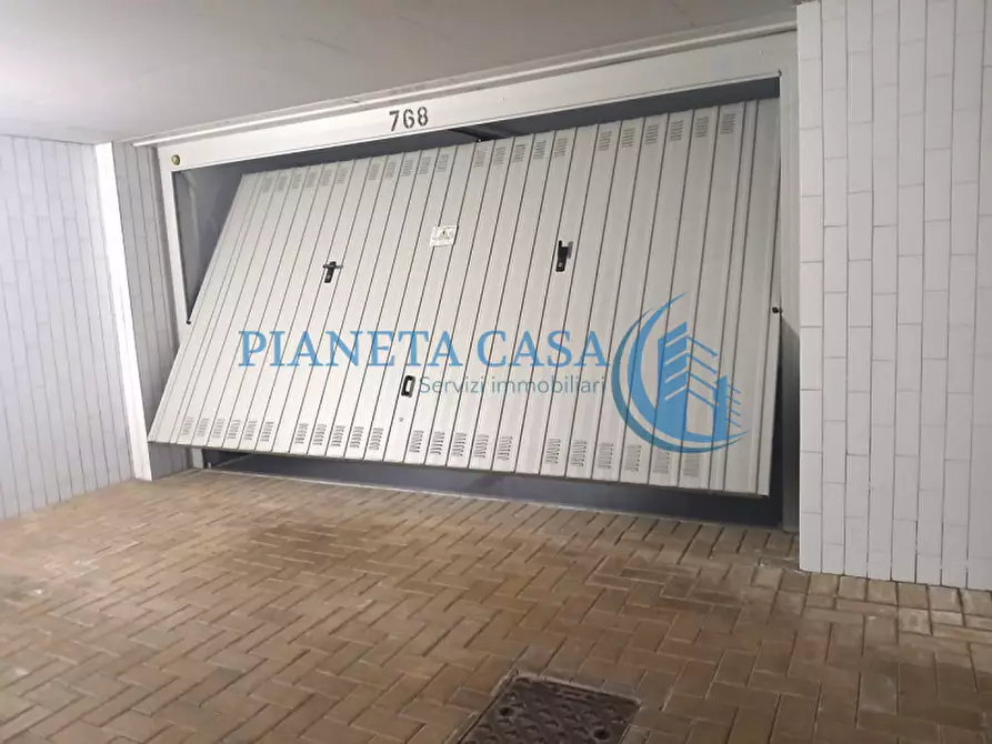 Immagine 2 di Garage in vendita  in Via Caracciolo 94 a Milano