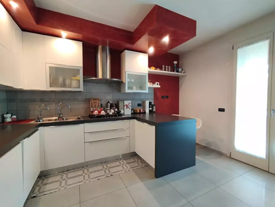 Immagine 2 di Casa trifamiliare in vendita  in via XXV aprile a Legnaro