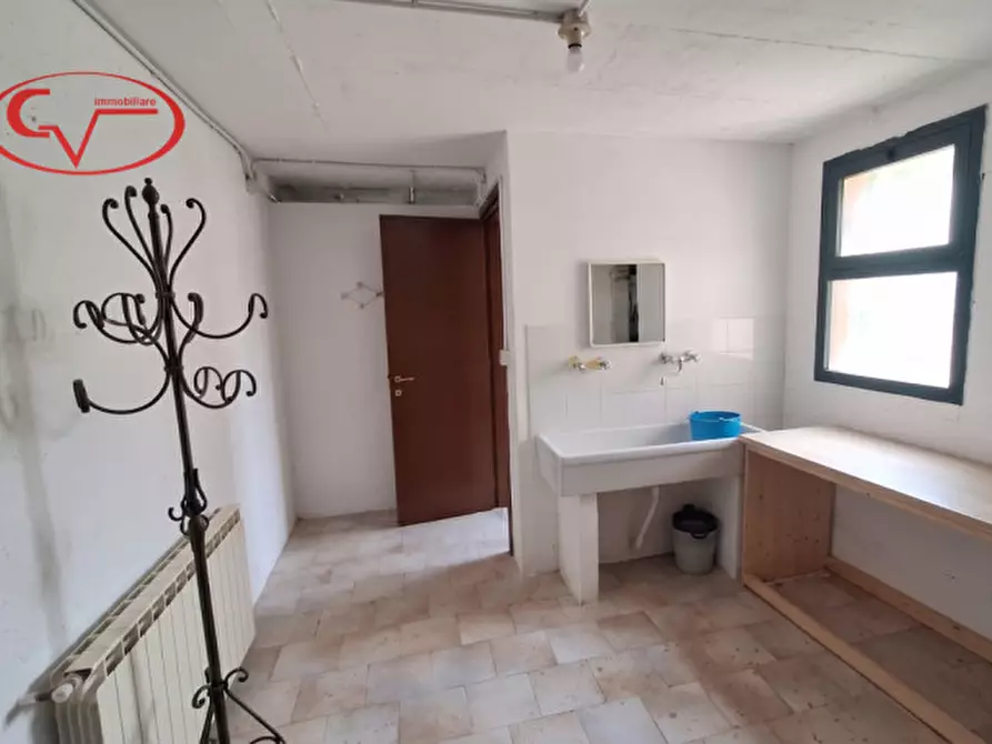 Immagine 2 di Laboratorio in vendita  a Loro Ciuffenna