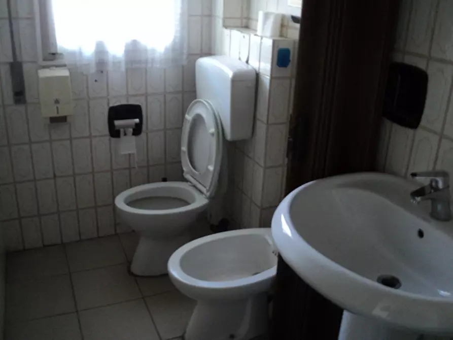 Immagine 28 di Negozio in vendita  in LARGO CARAVAGGIO 35 a Comacchio